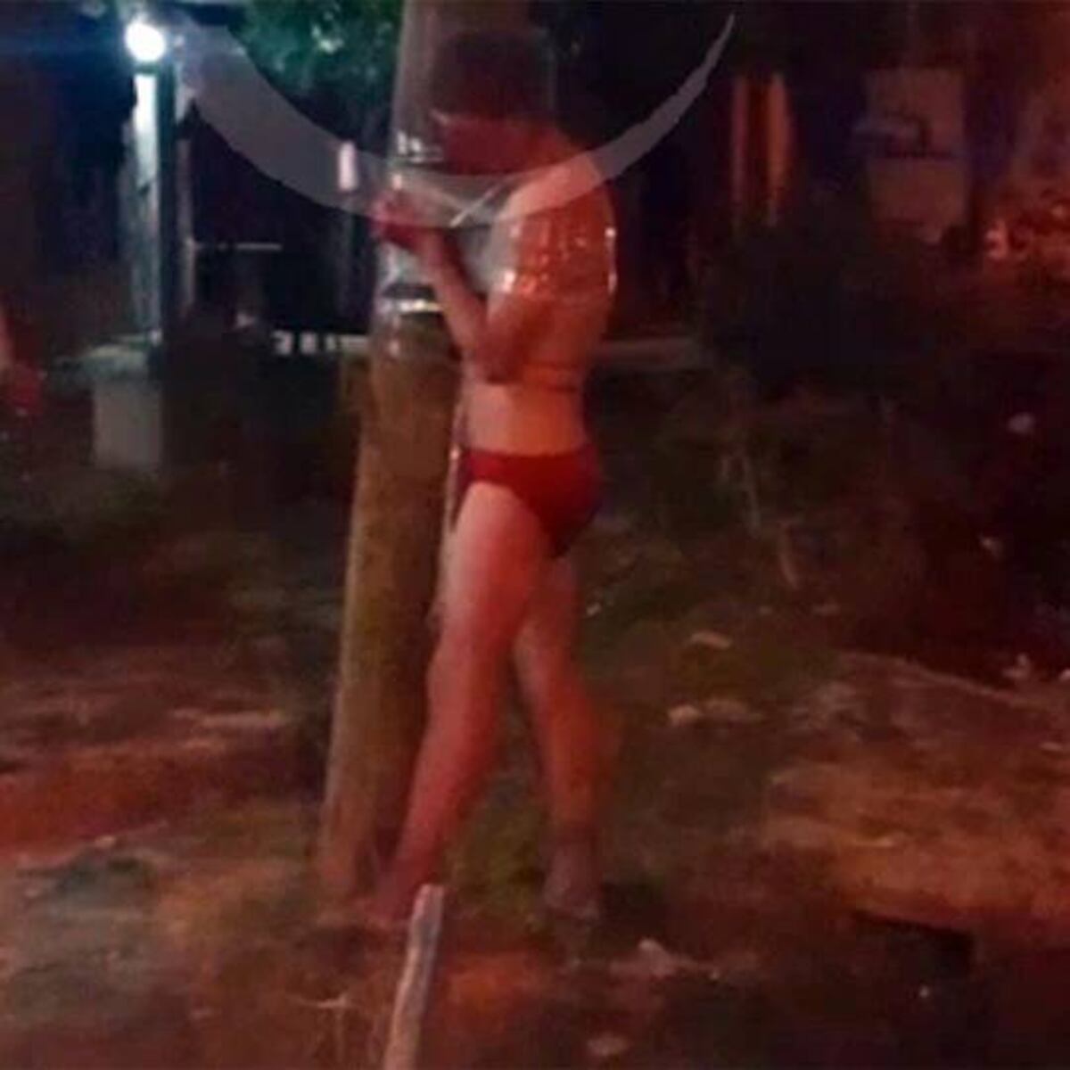 En video. El grupo lo agarró, lo ató con cinta y lo humilló. (Diario Efecto)