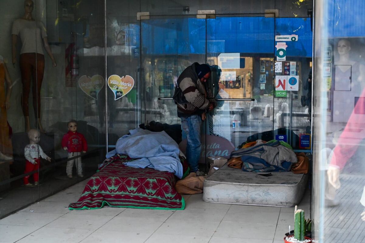 Personas en situación de calle en el centro de Villa María (La Voz)
