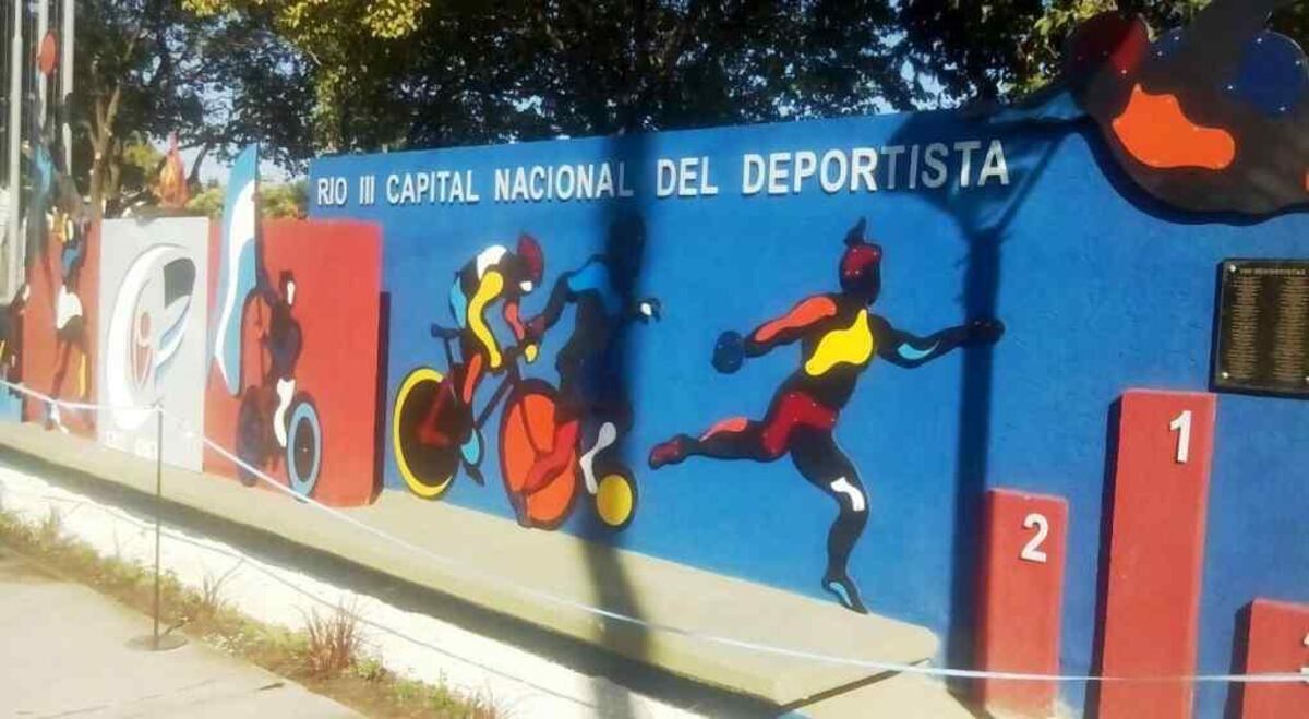 El monumento que recuerda que Río Tercero es Capital Nacional del Deportista (La Voz)