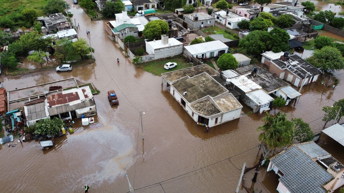 Obispo Trejo bajo el agua. Sufre la tercera inundación en los últimos 10 años. (Gentileza Marcelo Gaido)