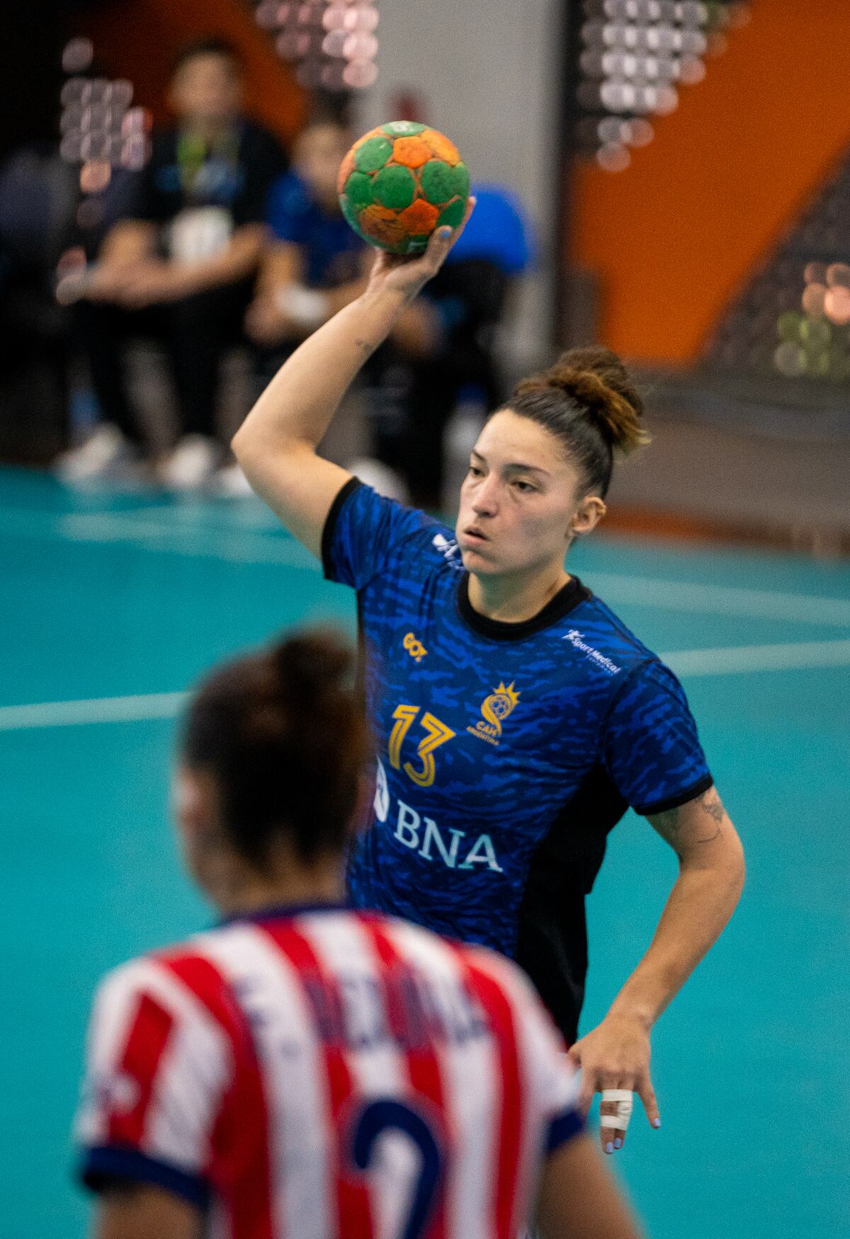 La cordobesa Giuliana Gavilán, jugadora de La Garra, en acción en el partido ante Paraguay, en el Torneo Sur-Centro de Brasil. (Prensa CAH)