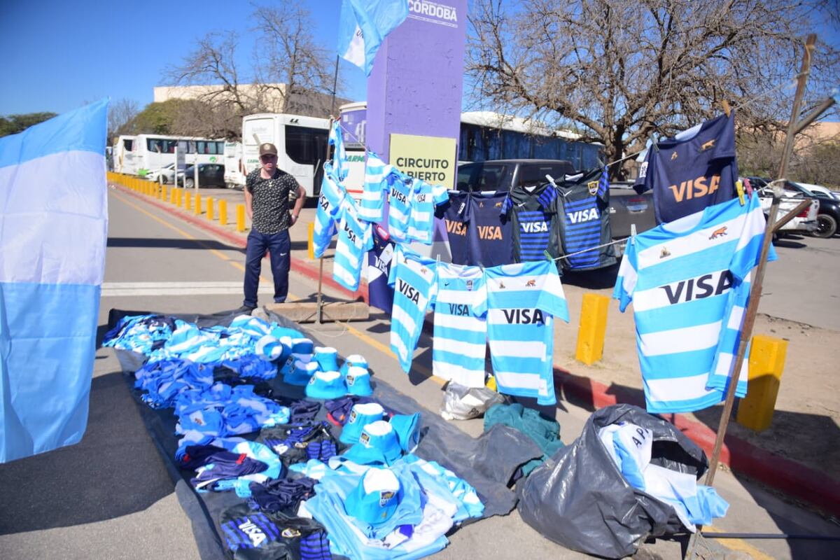 Entrenamiento abierto de Los Pumas en el Kempes. (José Gabriel Hernández / La Voz).