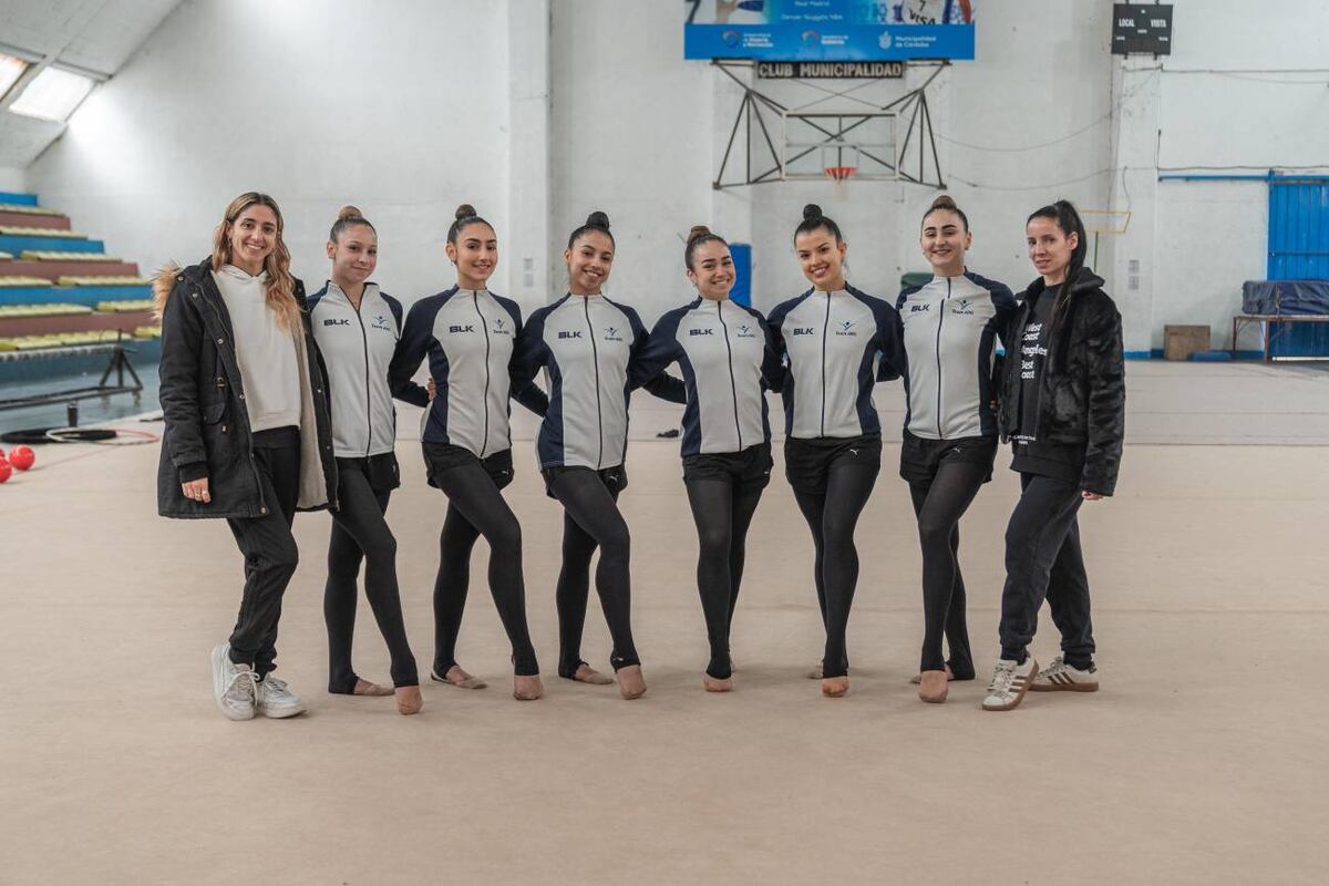 Integrantes de la selección argentina de gimnasia rítmica que participarán del Mundial en Río de Janeiro. Todas representantes del Club Municipalidad. (Prensa Municipalidad de Córdoba)