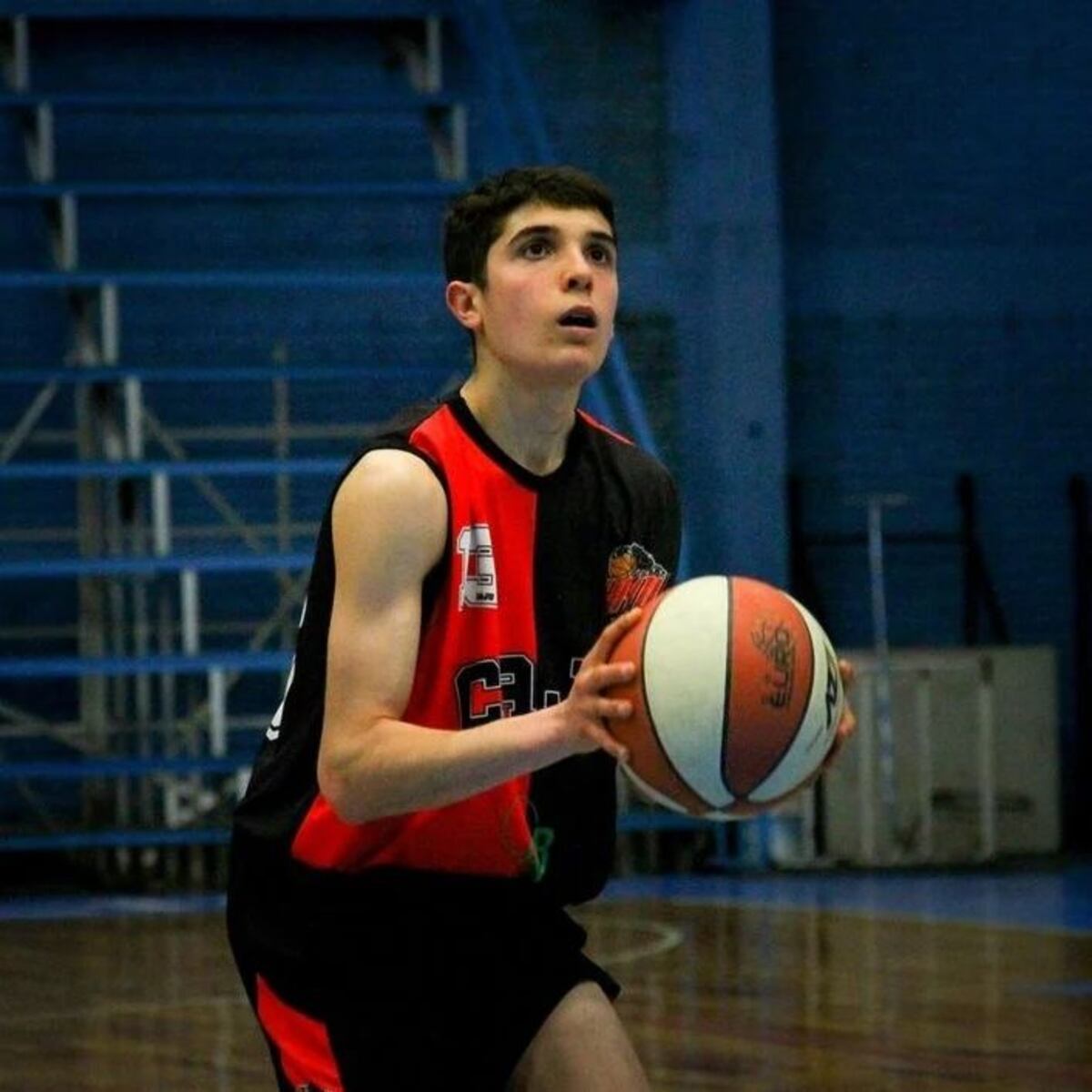 Maxi Sobrero tiene 17 años, juega en CAJU de Almafuerte y está al frente de la movida que junta firmas para la vuelta de los campeonatos Provinciales y Nacionales. (Diego Menichetti)