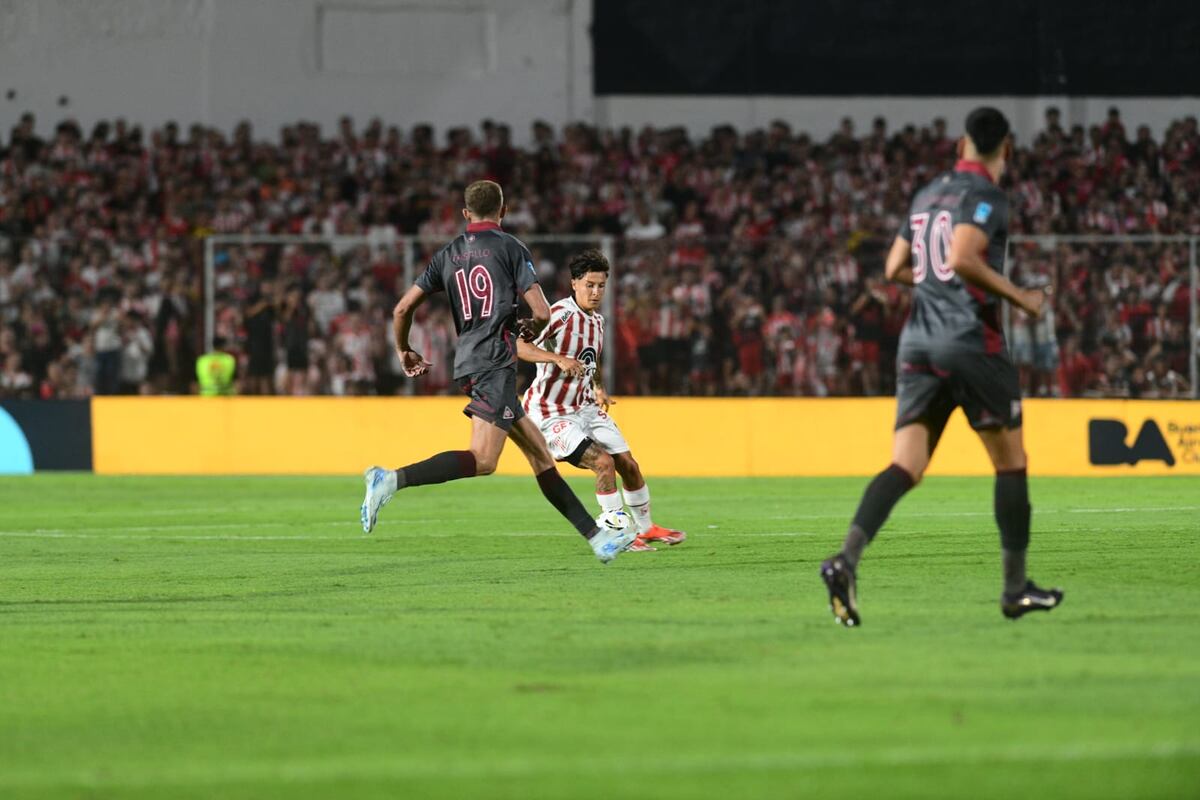 Instituto ante Lanús, por la tercera fecha del Torneo Apertura 2026. (Javier Ferreyra / La Voz).