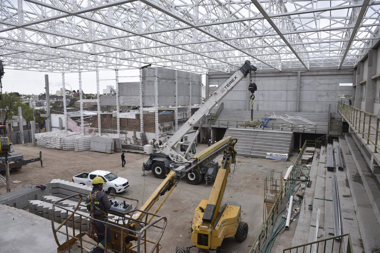 El avance de obra del nuevo estadio de Atenas. (Ramiro Pereyra / La Voz)