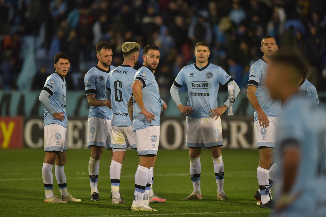 Todos desconcertados. Fue después de perder con Mitre 3 a 1 en el Gigante. (Ramiro Pereyra /La Voz)