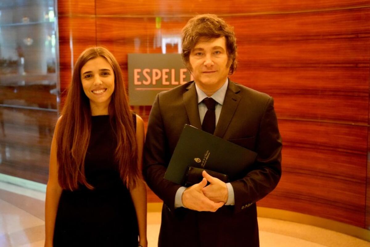 Milei junto a la ingeniera biomédica y aspirante a astronauta, Noel de Castrol.