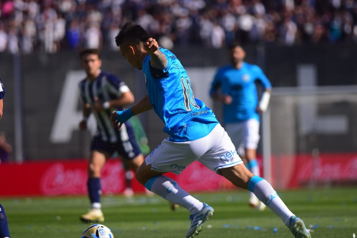 Talleres ante Belgrano en el clásico por el Torneo Clausura 2025. (Javier Ferreyra y Ramiro Pereyra / La Voz).