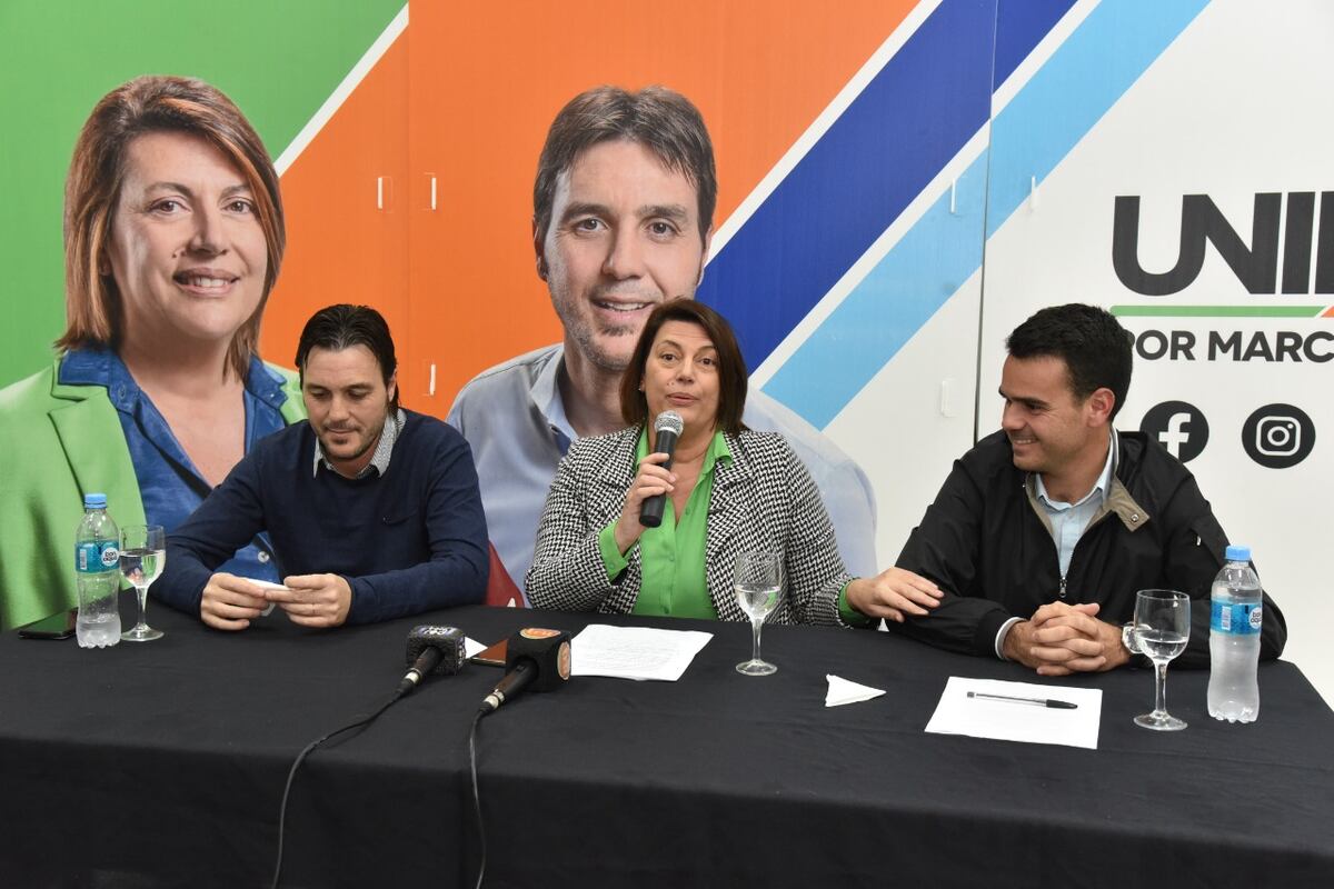 Verónica Crescente junto a Eduardo Foresi y Germán Font.