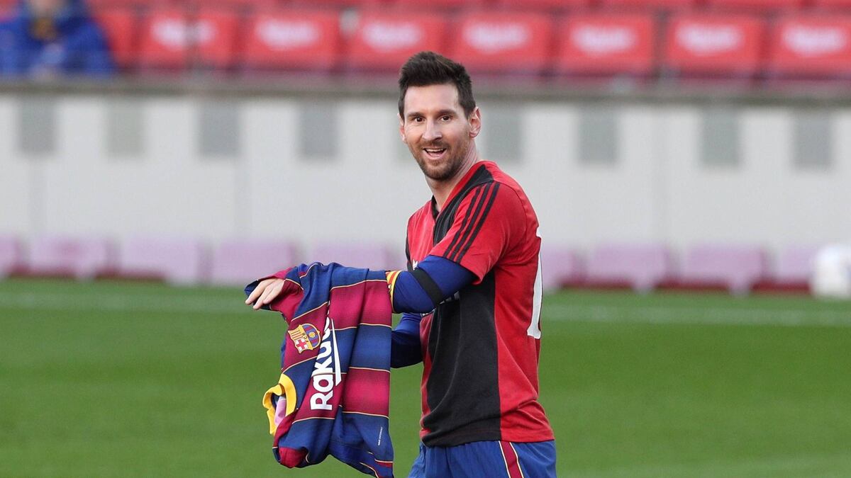 Lionel Messi se puso la camiseta de Newell's Old Boys en Barcelona para rendirle tributo a Diego Maradona tras su muerte.