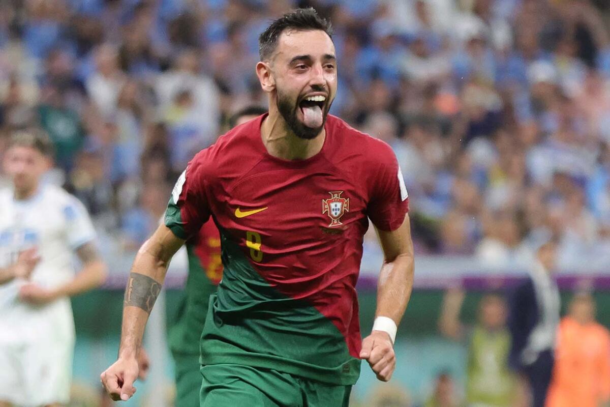 Bruno Fernandes de Portugal celebra el 2-0 ante Uruguay en el mundial de Qatar 2022. (AP)