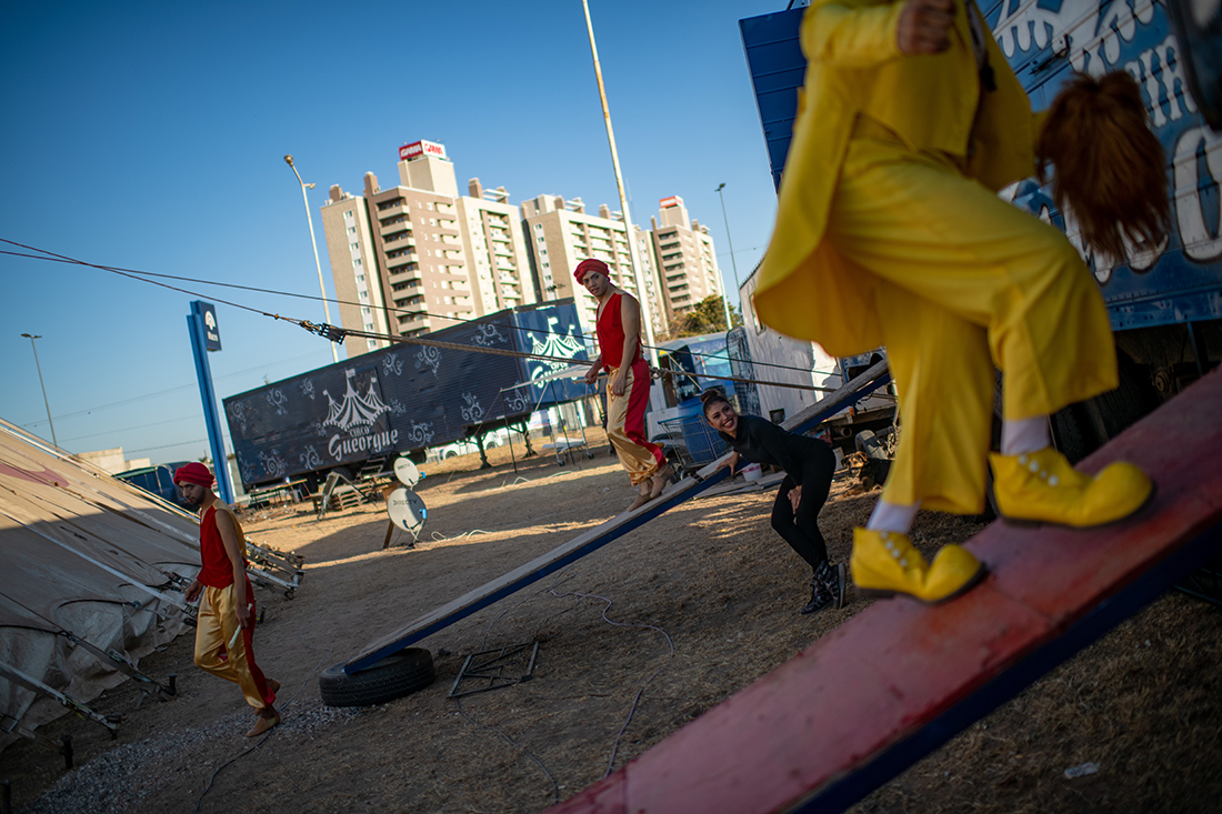 El circo Gueorgue se ubica actualmente entre los edificios que rodean al Carrefour de avenida Colón. (Pedro Castillo / La Voz).