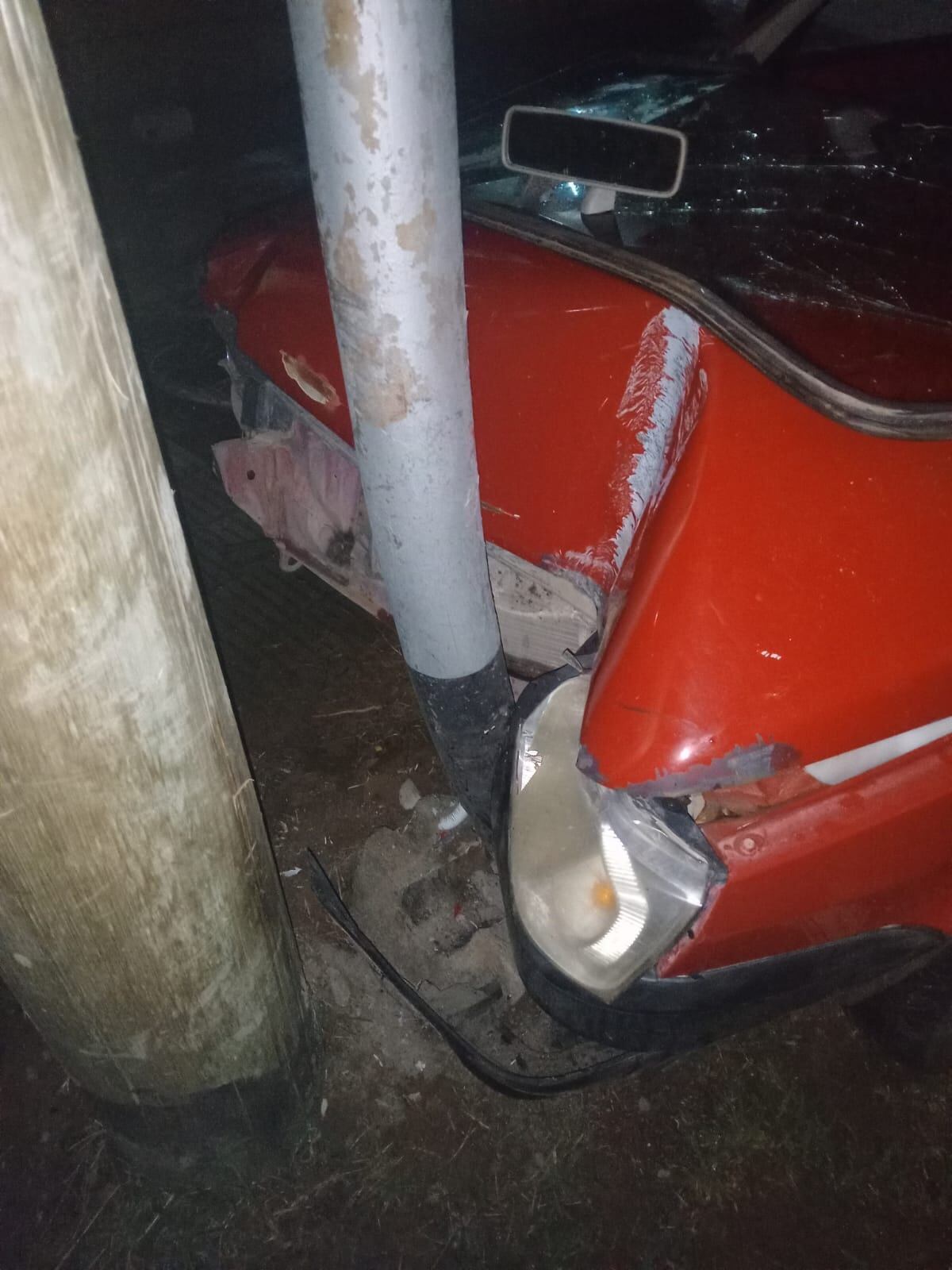 Laboulaye. Así quedó el Fiat Uno chocado (Gentileza).