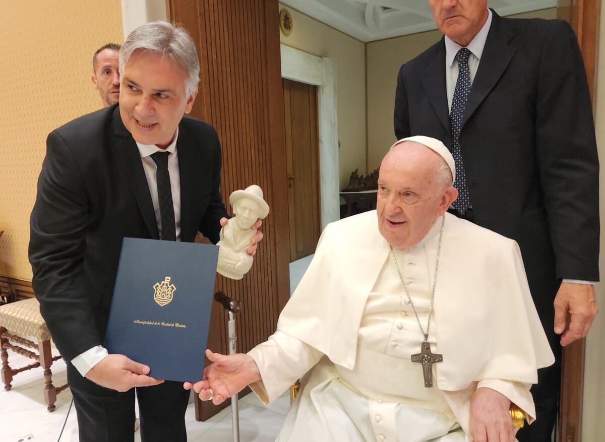 El encuentro del papa Francisco con Martín Llaryora, gobernador electo. (Gentileza)