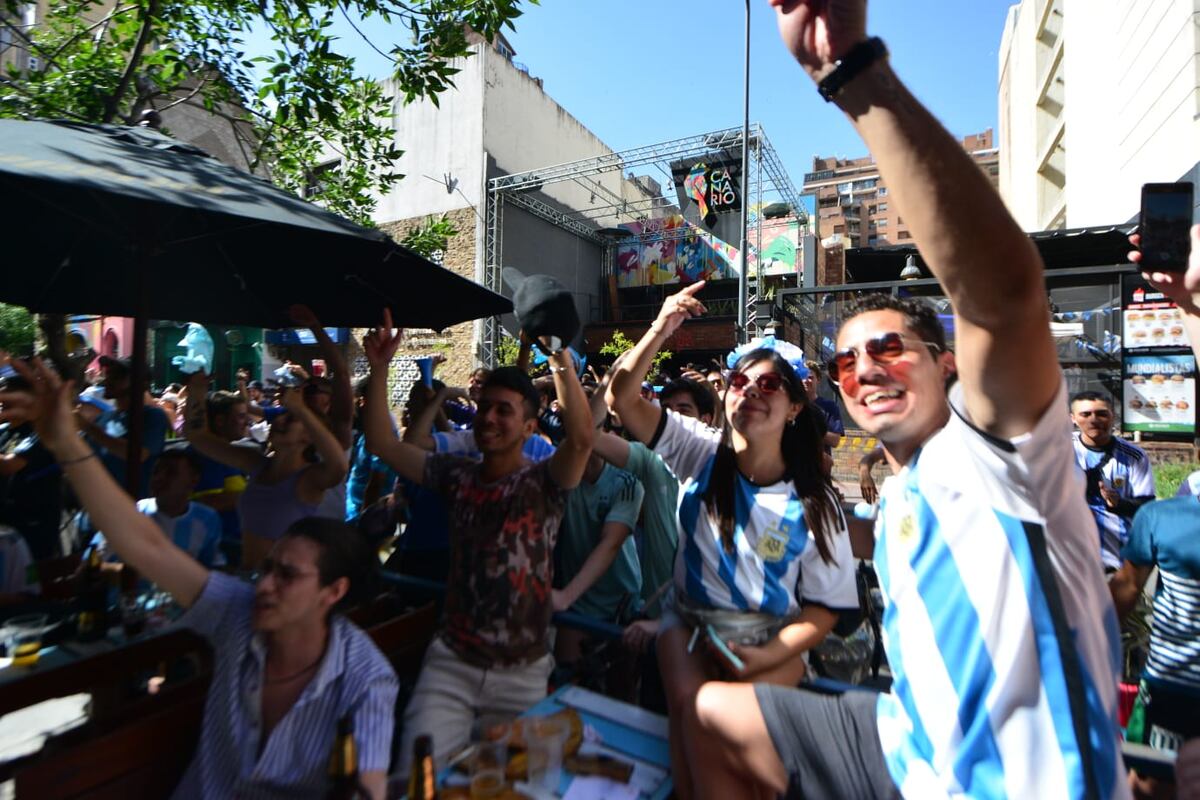 Nueva Córdoba. Así se gritaron los goles de Argentina contra Croacia. (Foto / Javier Ferreyra)