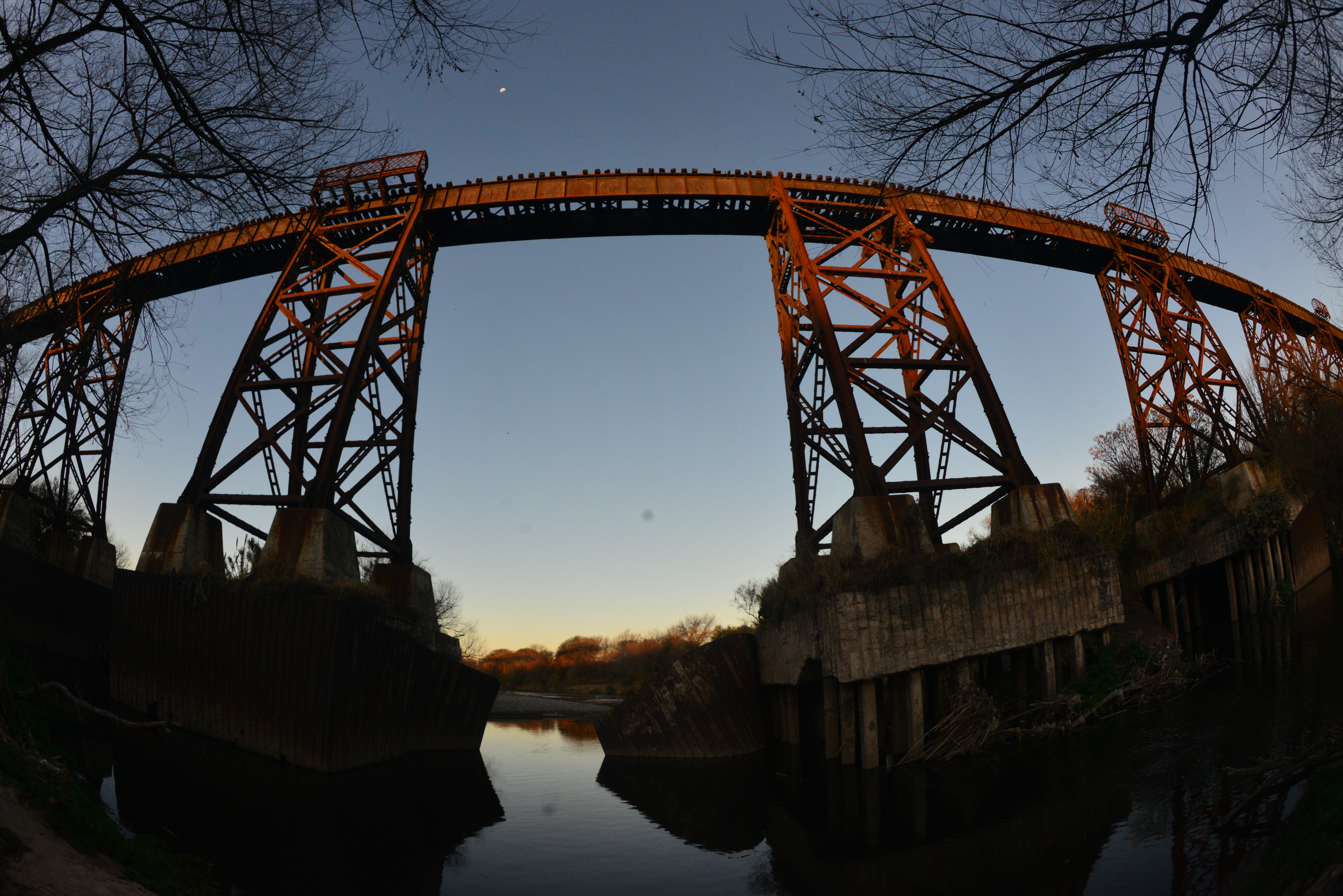 El puente Negro en la zona de Chacra de la Merced en donde se encontró un cadáver en una bolsa