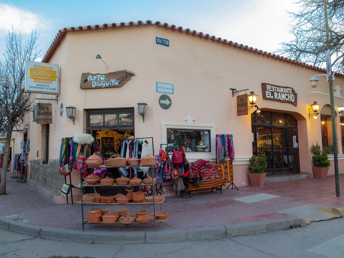Plaza de Cafayate. Es el lugar para seguir probando empanadas salteñas y comprar artesanías.
(Gentileza: Mario Cherrutti)
