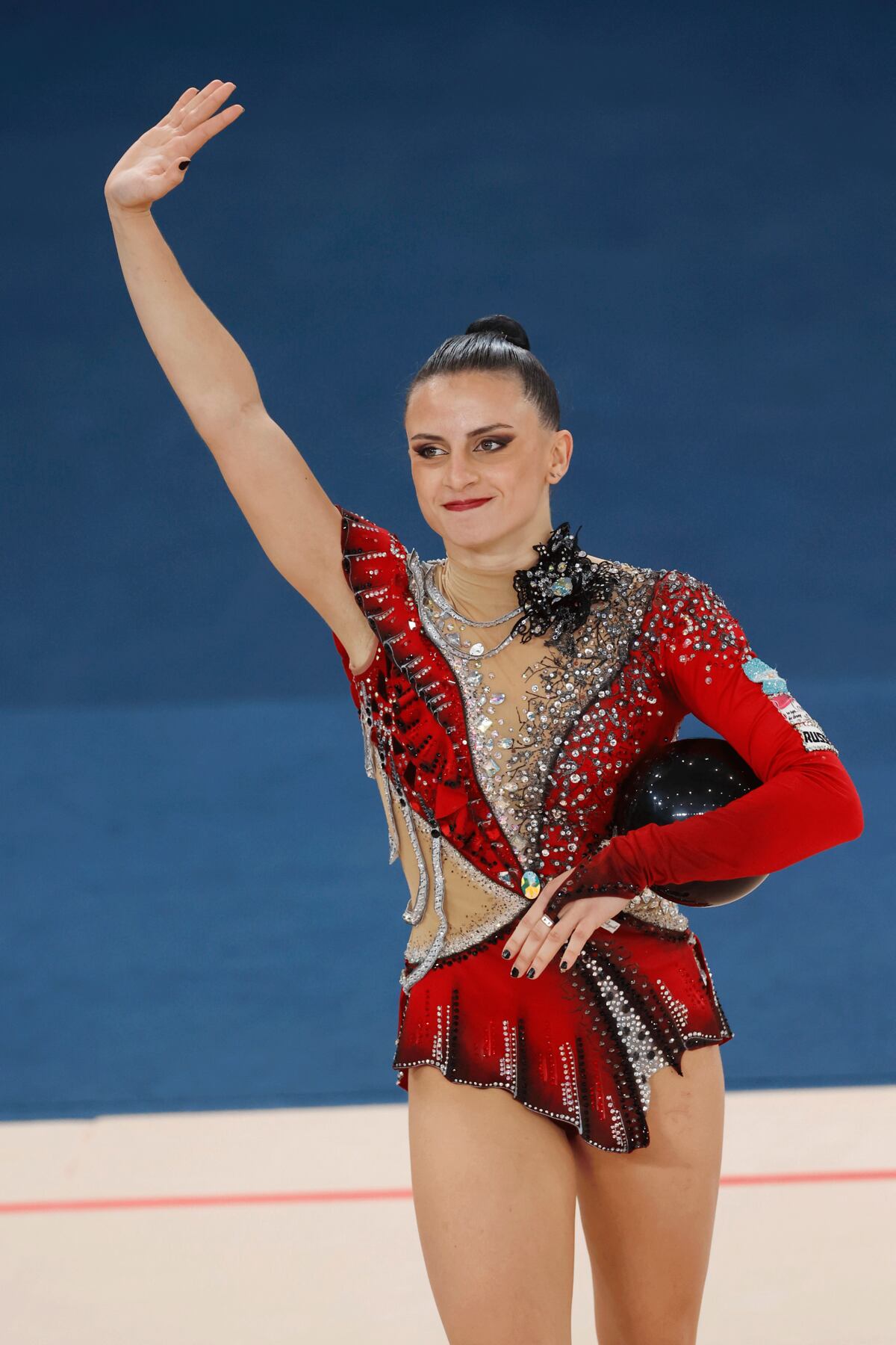 Celeste D'Arcángelo es pura expresividad en su rutina de pelota, musicalizada con Cacho Castaña y Garganta con arena. ( Jorge Loyola/Santiago 2023 via Photosport)