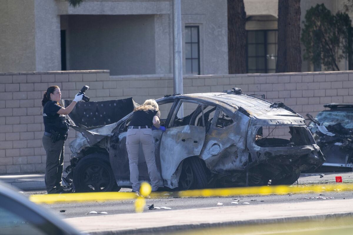 Así quedó el auto de la mujer que murió en el accidente (Fox)