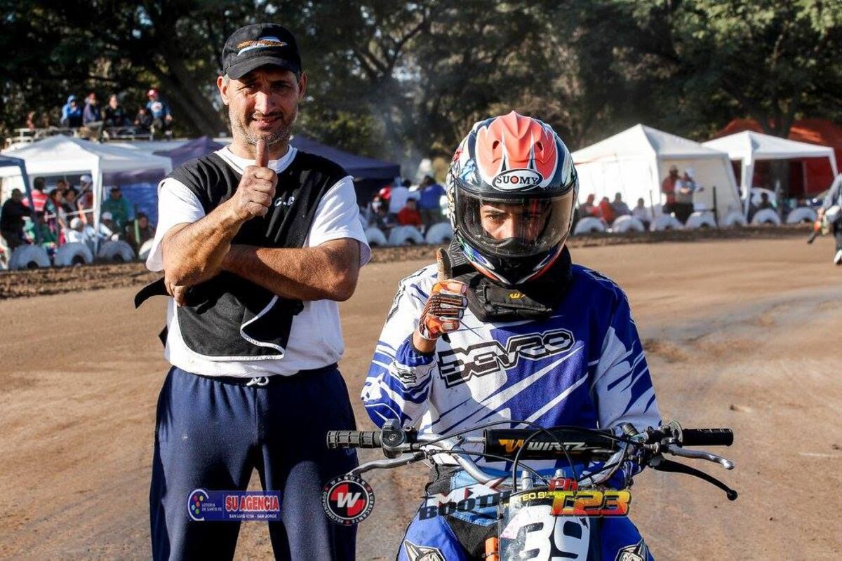 Mateo Suárez, delantero de Racing, y su otra pasión: las motos. Corrió en campeonatos regionales y argentinos. (Gentileza Mateo Suárez)