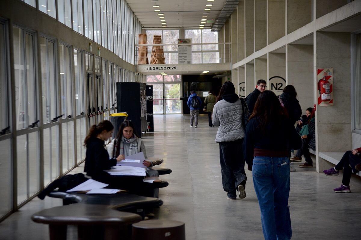 Paro docente en la Universidad Nacional de Córdoba (UNC) por 48 horas, convocado por la Asociación de Docentes e Investigadores Universitarios de Córdoba (Adiuc). (Pedro Castillo / La Voz)