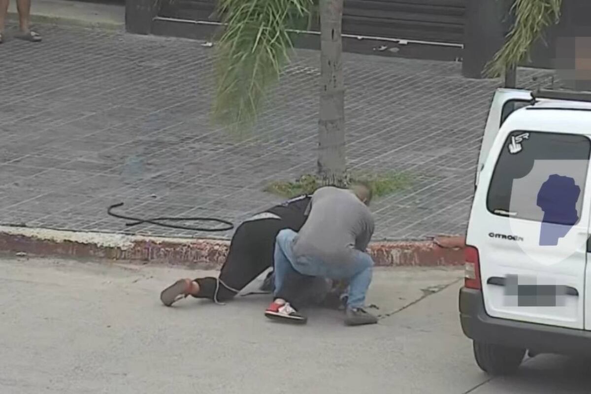 Sospechoso de robo atrapado por vecinos en barrio General Mosconi de Córdoba Capital. (Policía)