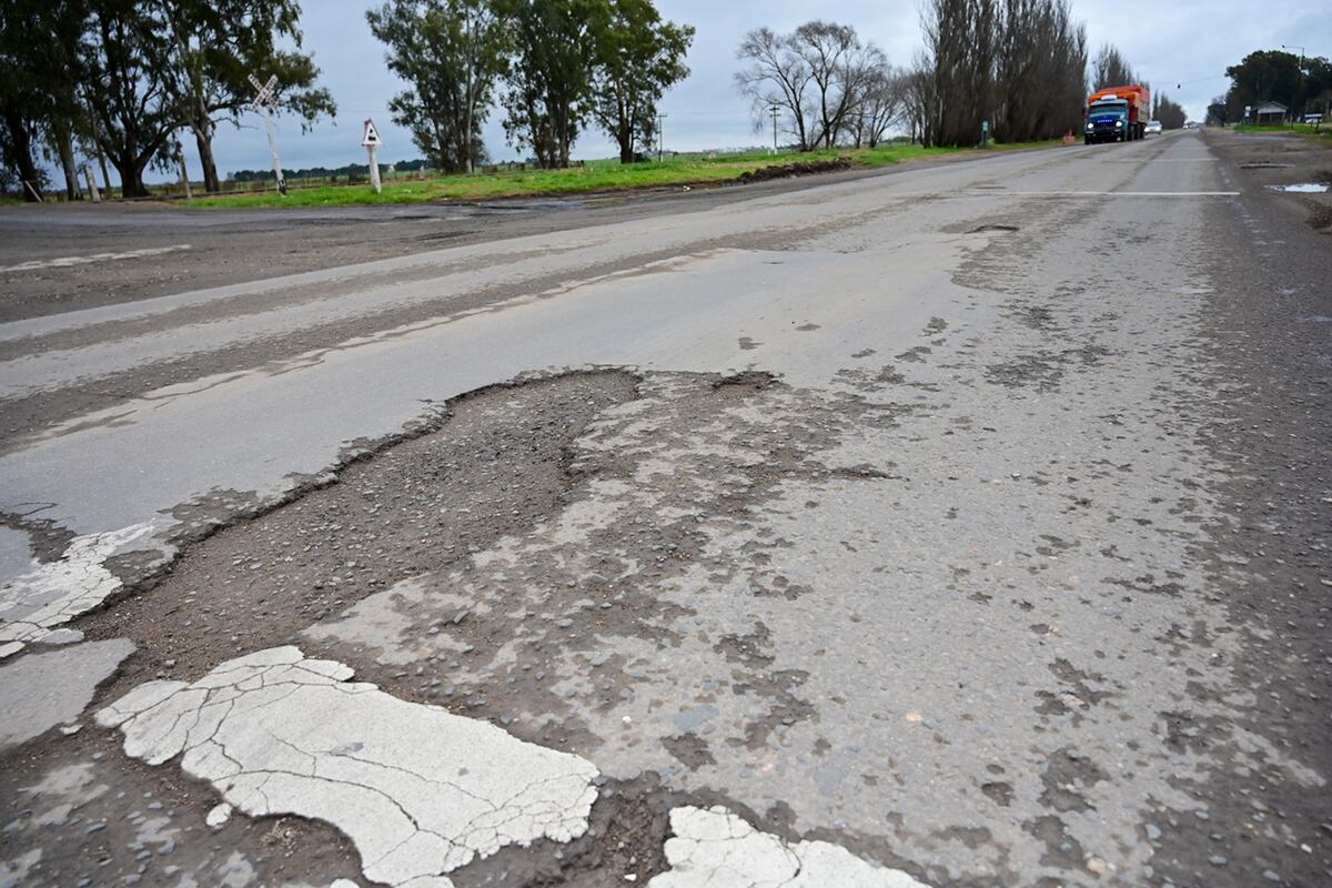 Ruta nacional 9 en mal estado a la altura de Tío Pujio y Villa María. (La Voz)