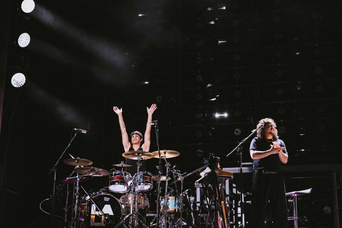 Tomás Luján, el baterista cordobés que brilla en la banda de Lali Espósito. (Gentileza Juli García).