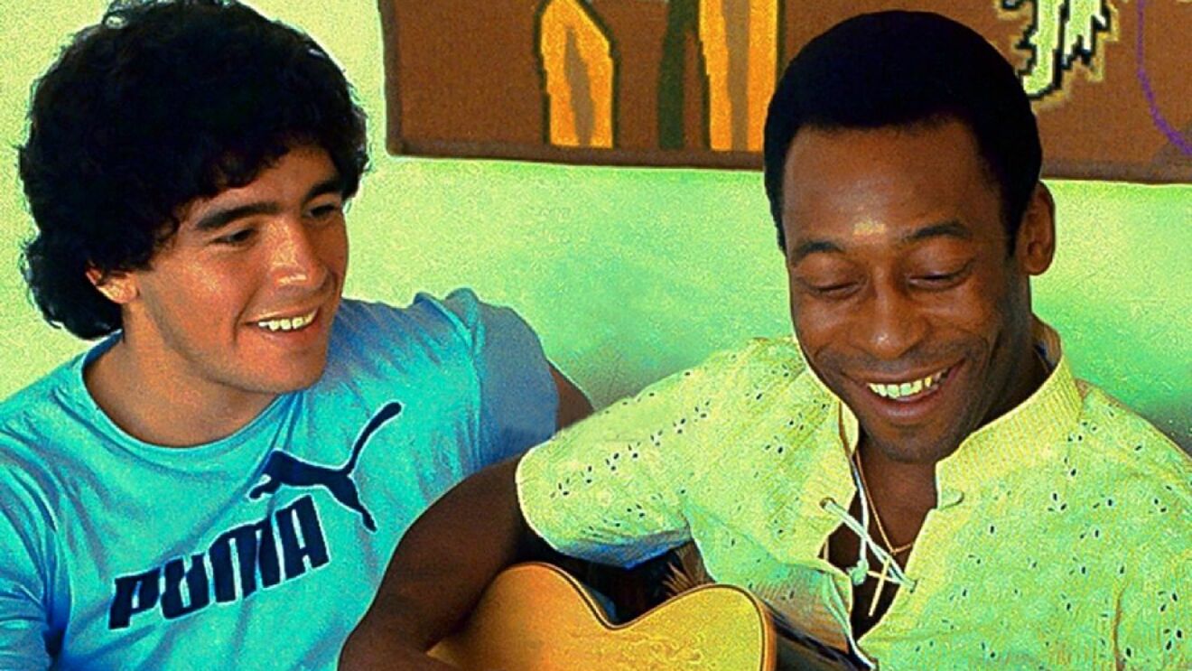 Diego Maradona y Pelé, en el primer encuentro entre ambos, organizado por la revista El Gráfico. (El Gráfico)