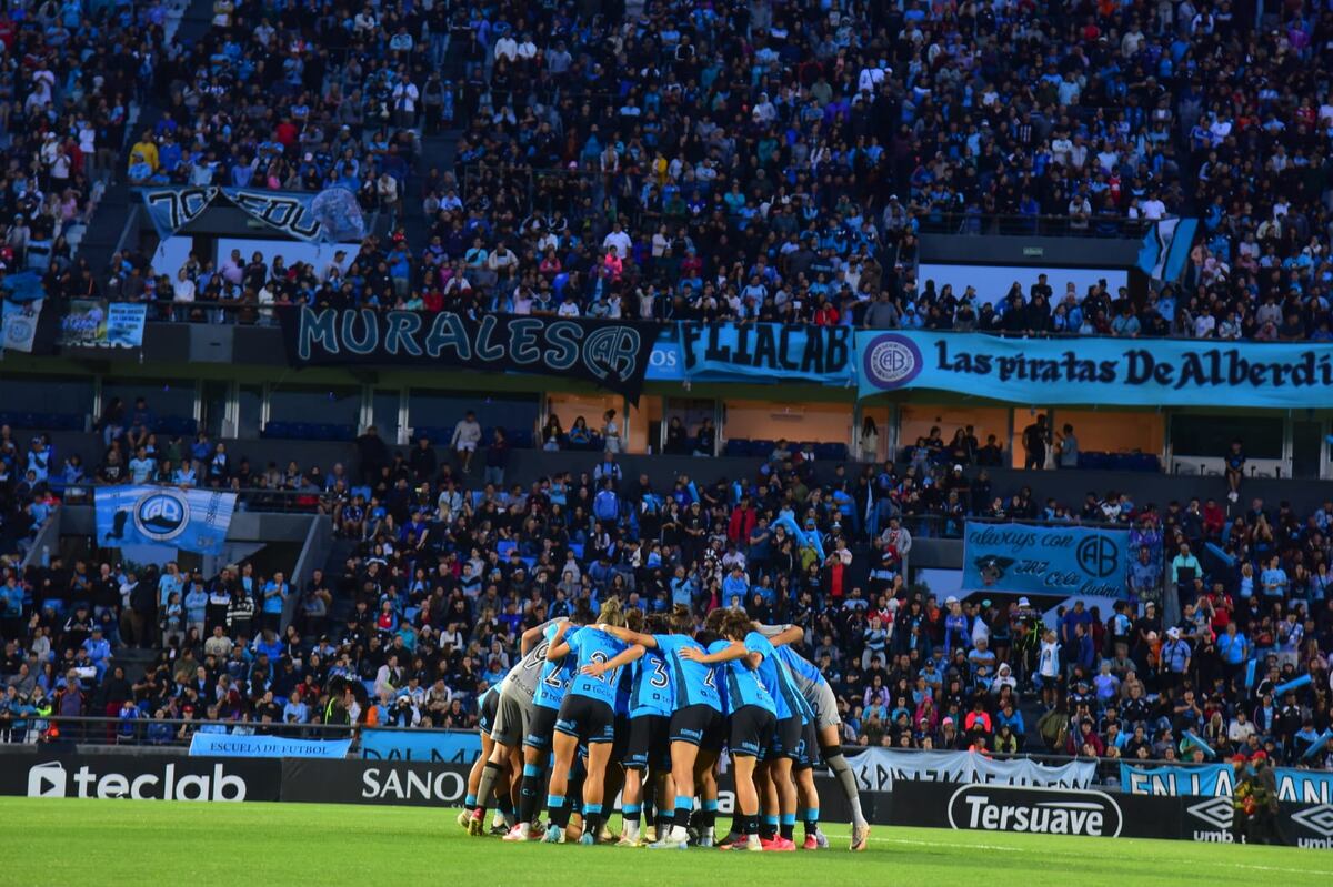 Belgrano enfrentó a Racing en la final del torneo Clausura de la Primera A de la AFA. Se jugó en el estadio Gigante de Alberdi, con más de 20 mil personas. (Ramiro Pereyra / La Voz)