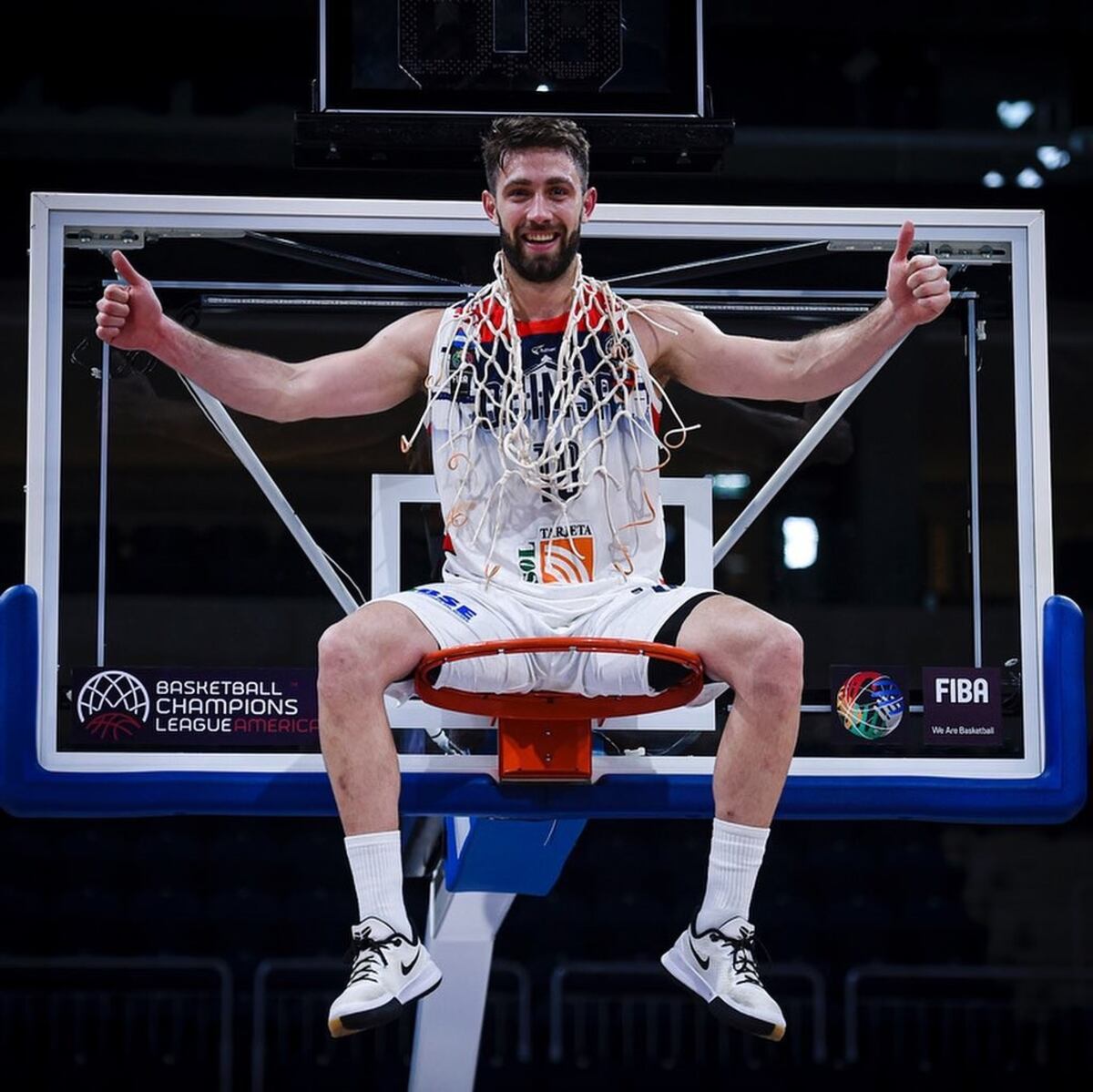 Nicolás Copello se consagró campeón en 2020 de la primera edición de la Basketball Champions League Americas con Quimsa. (IG Nicolás Copello)