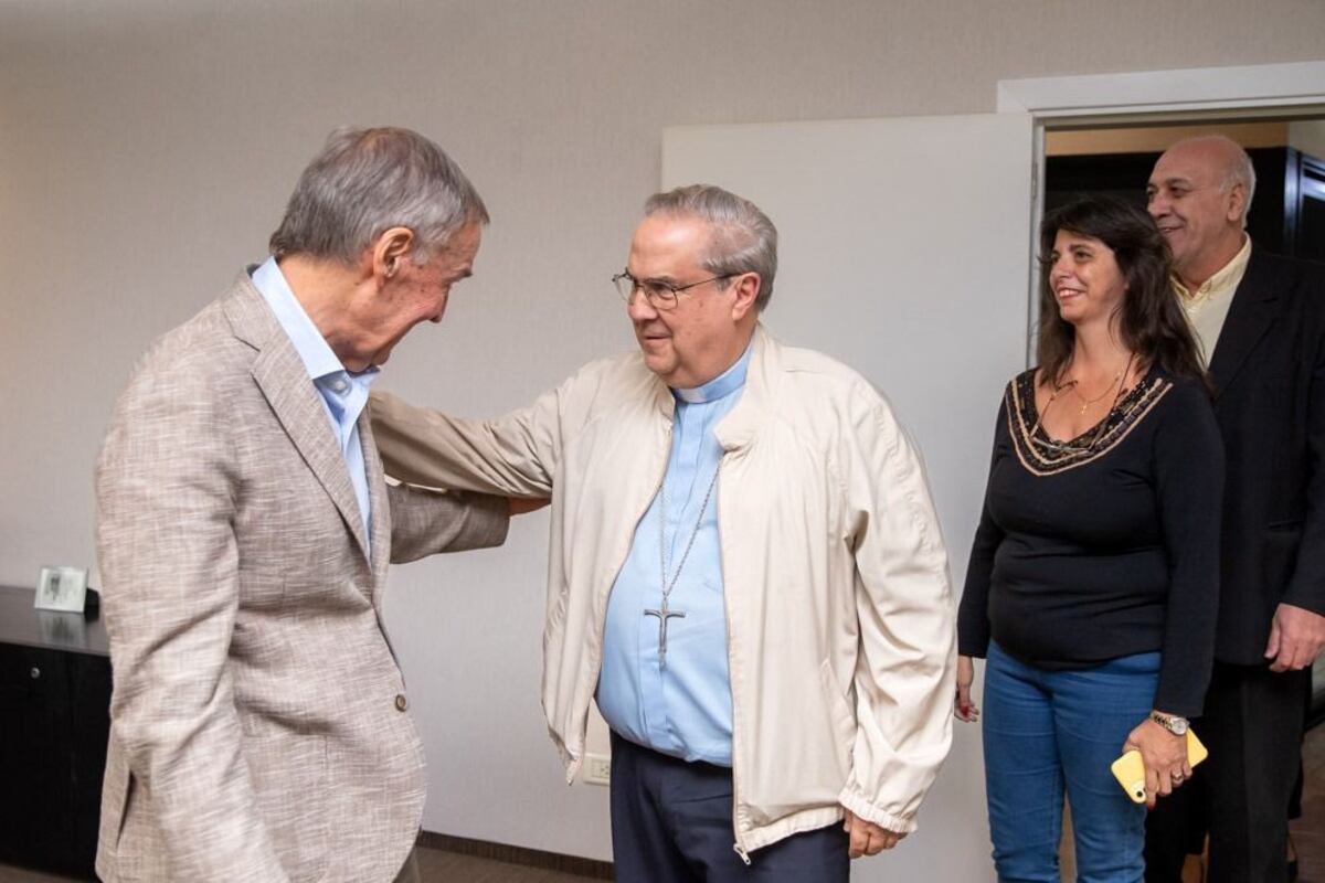 El gobernador Juan Schiaretti junto a los referentes del Comipaz. (Gobierno de Córdoba)