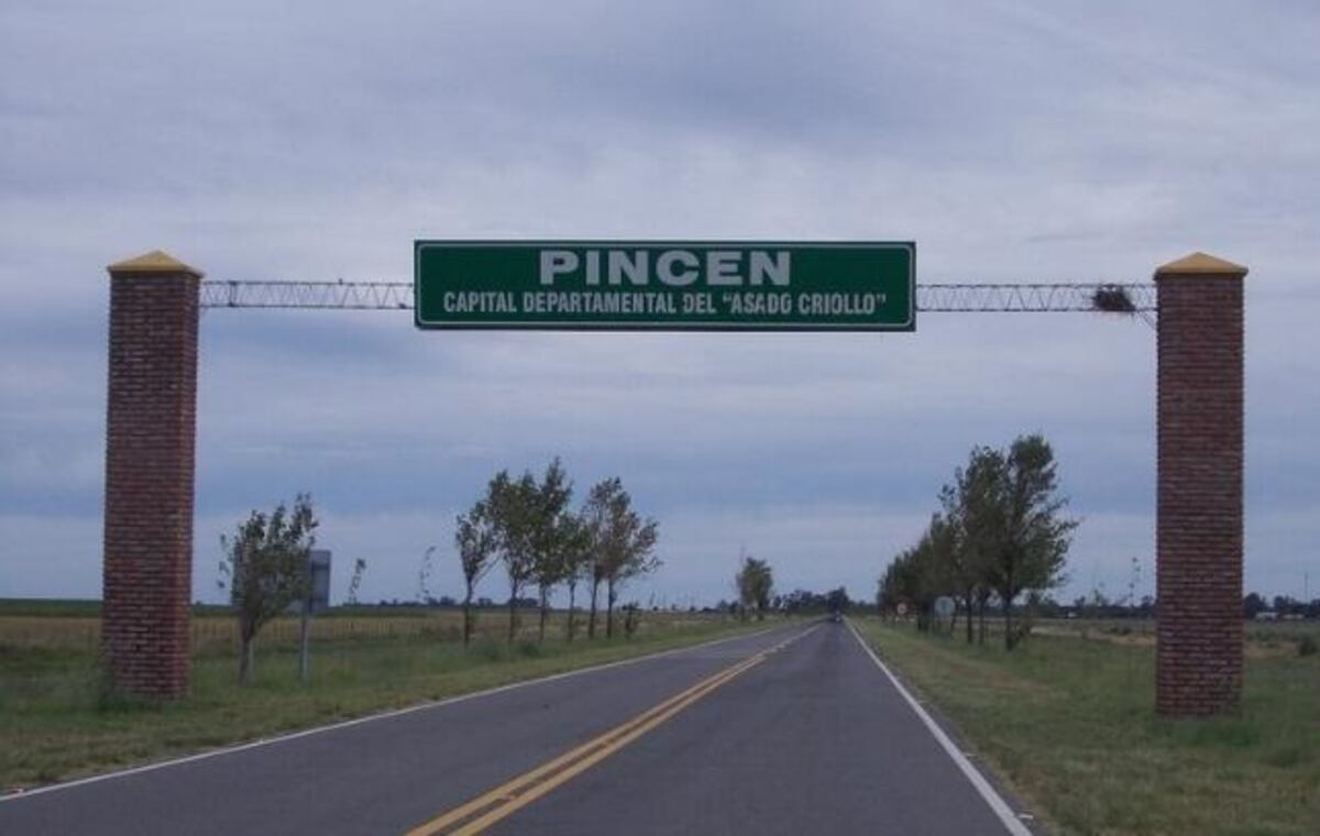 Pincen. Uno de los ingresos a la localidad del departamento General Roca, donde ocurrieron los abusos (La Voz/Archivo).