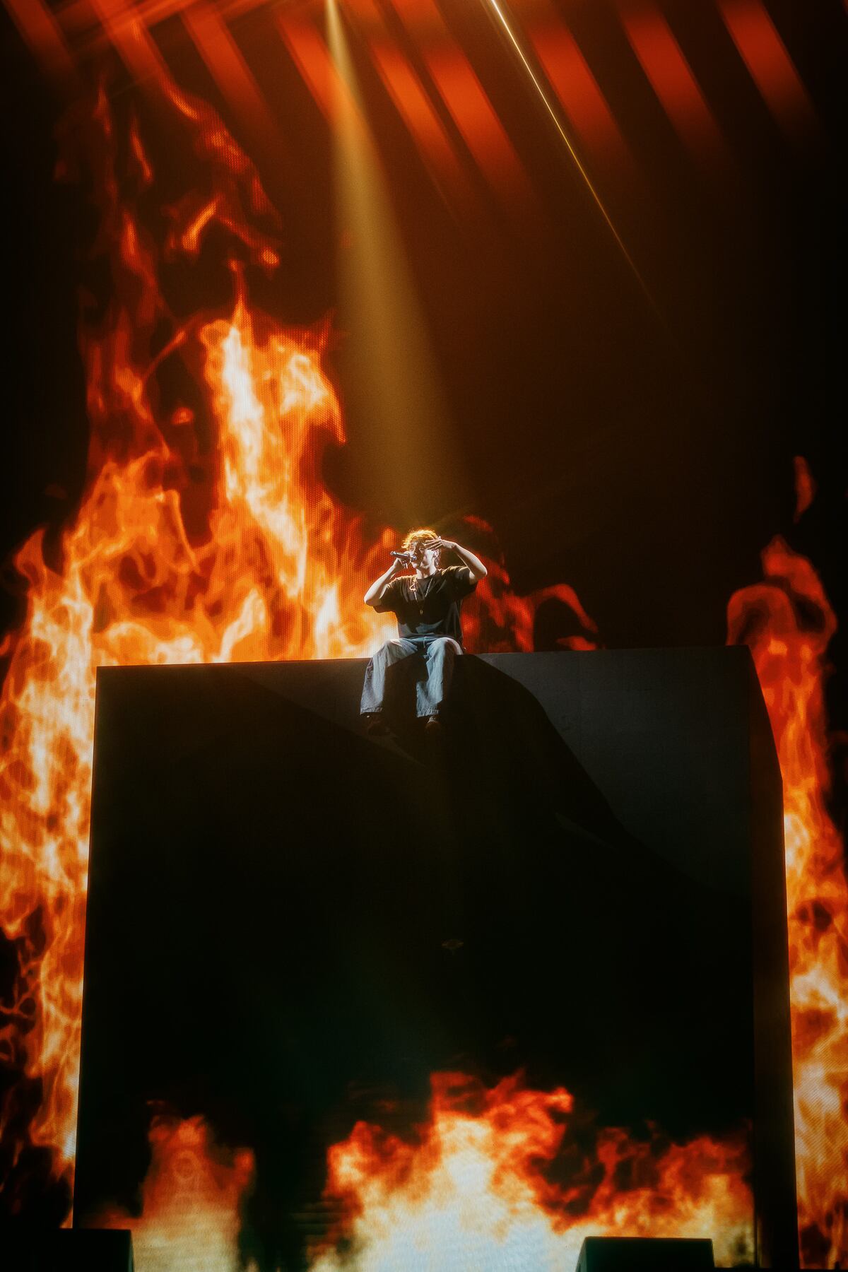 Paulo Londra, durante su reciente show en el Movistar Arena de Buenos Aires. (Gentileza Vicky Dragonetti e @irishsuarez)