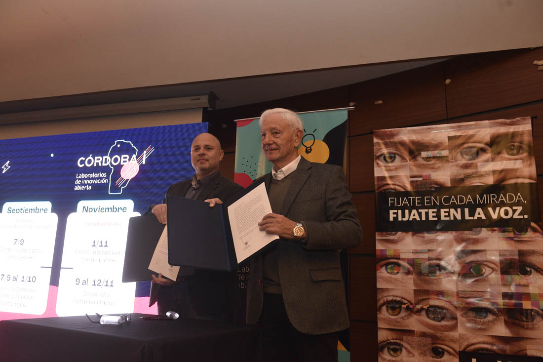 RÚBRICA. El ministro De Chiara y el rector Juri firmaron una carta de intención para el dictado de un Trayecto Formativo en Innovación Abierta y emprendurismo en el campus de la UNC. ( Ramiro Pereyra /La Voz)
