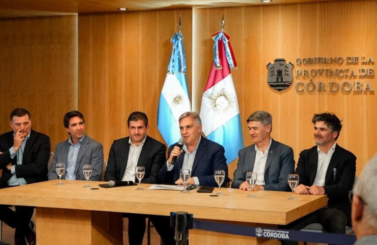 El gobernador Martín Llaryora encabezó el acto de anuncio de la ampliación de Aeropuerto Córdoba. (Gobierno de Córdoba)