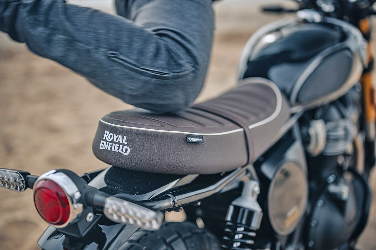 El asiento de la Bear fue diseñado para permitir que el motociclista se mueva libremente y evitar que resbale mientras conduce sobre superficies irregulares.