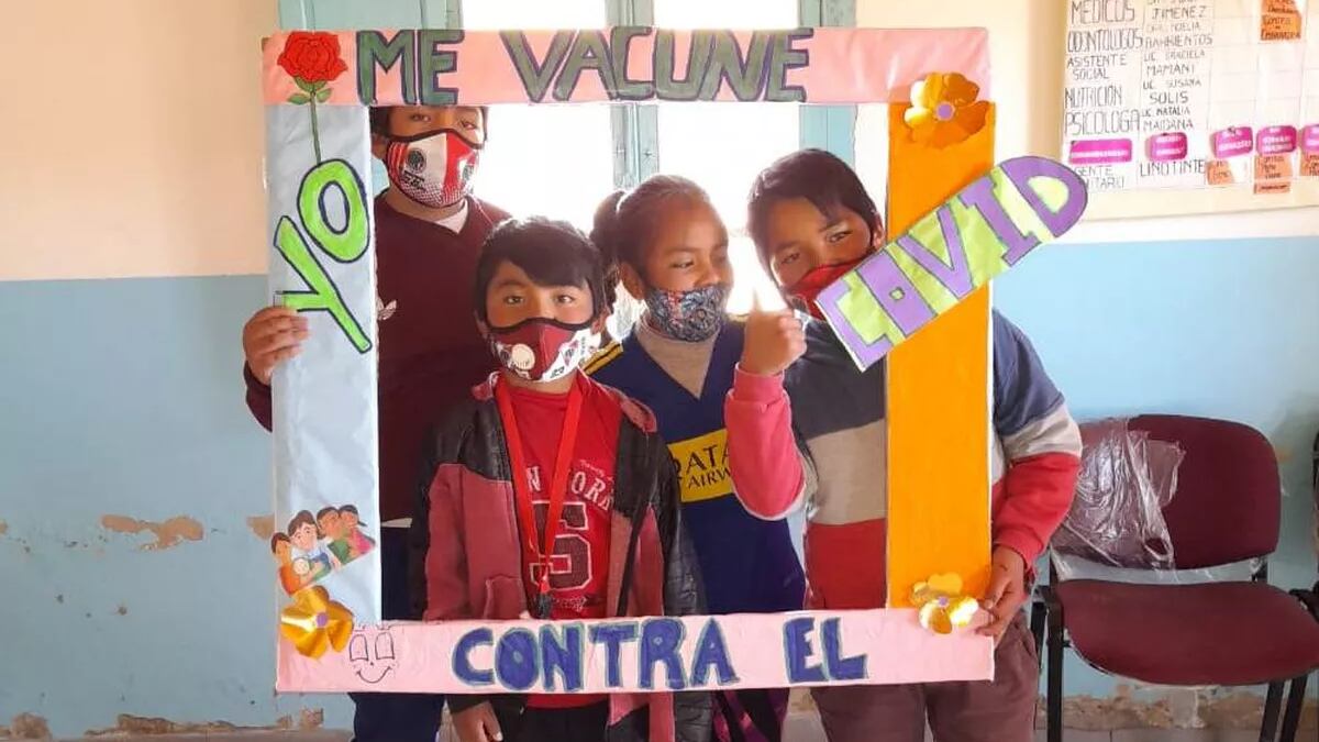 La vacunación contra el coronavirus genera esperanzas. Una clave para enfrentar la pandemia. (Vía País)