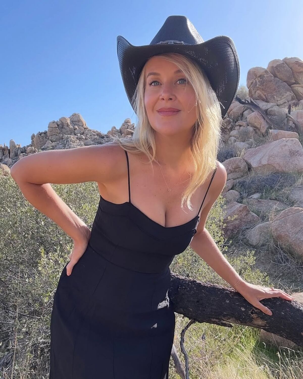 Jana Hocking y un a de sus fotos en el retiro. (Foto: Instagram)