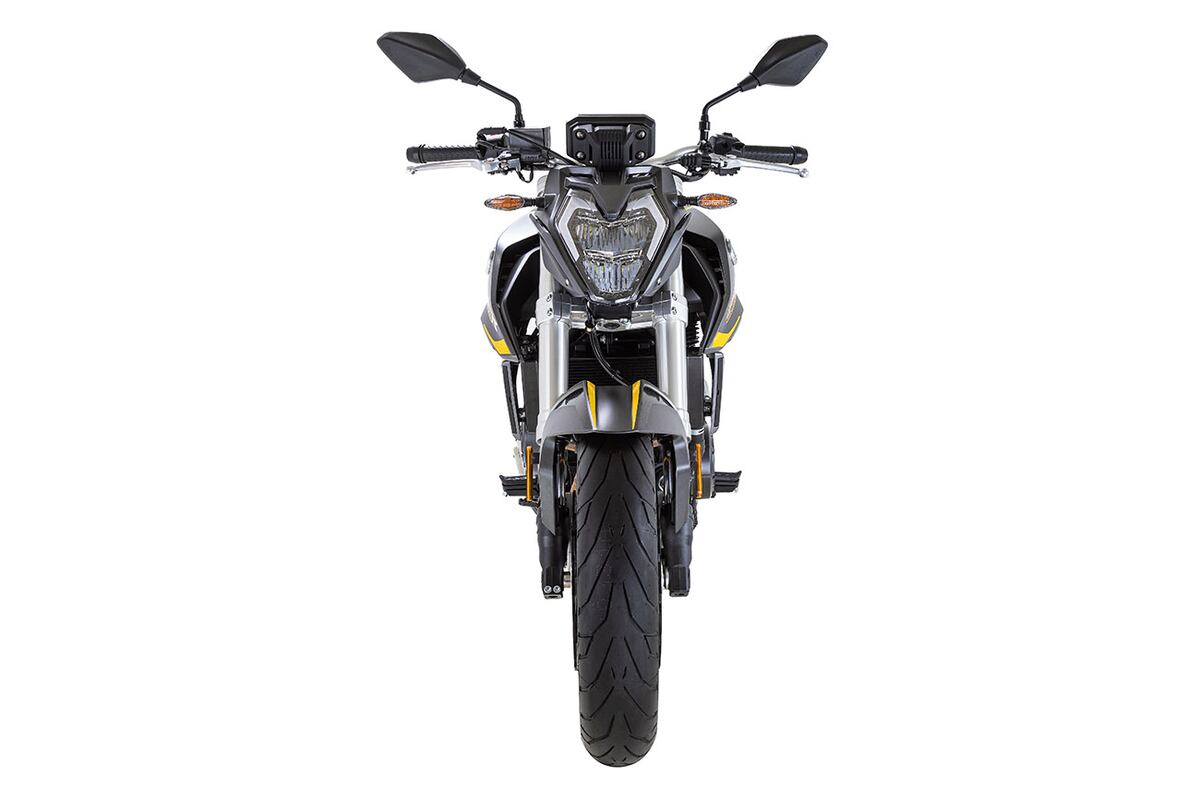 La 525 R está impulsada por un motor bi cilíndrico de 494 cc, con 53.1 CV y 50.5 Nm de torque.