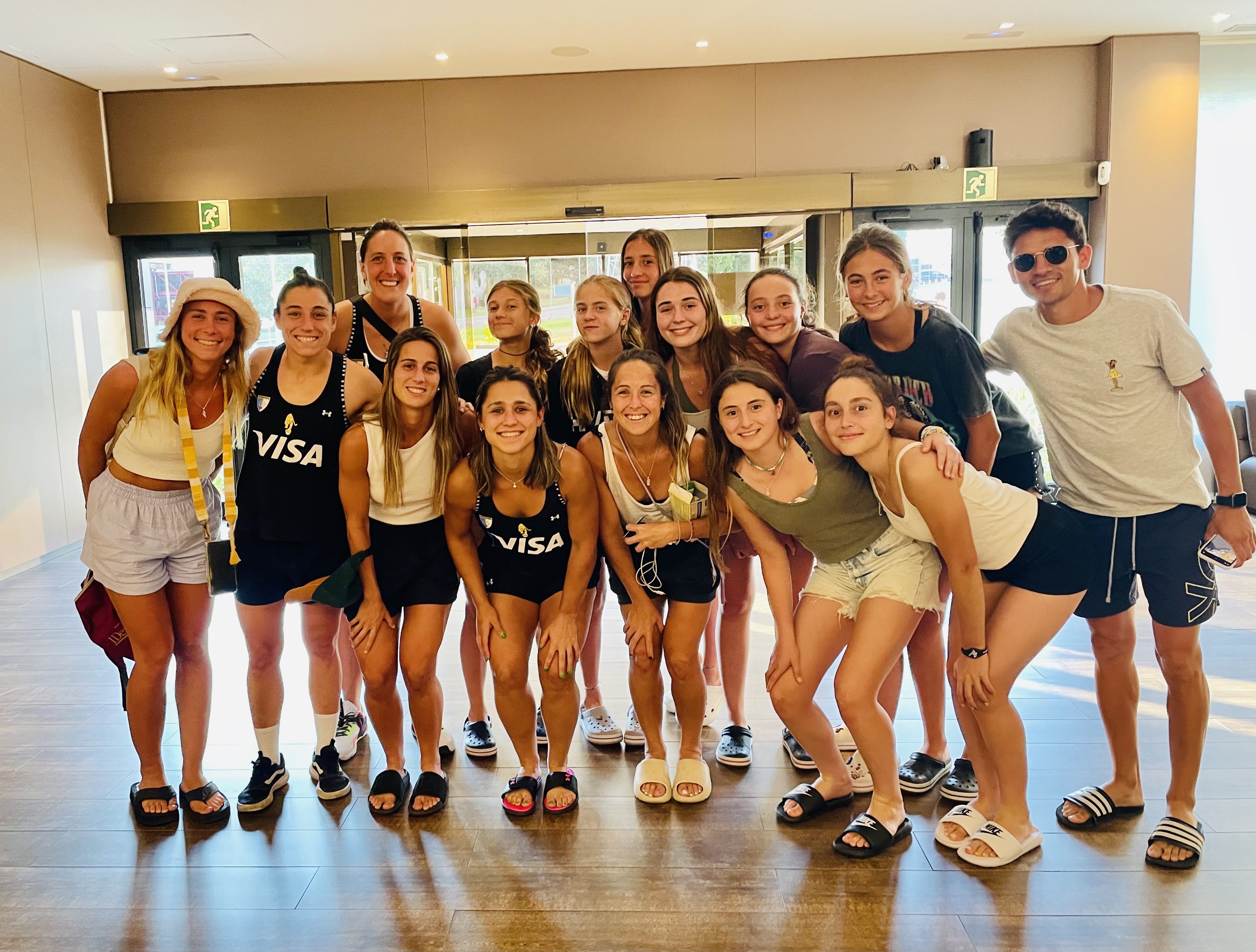 Las chicas compartieron su tiempo con jugadoras de las Leonas tiempo atrás (Foto: Prensa IDentity Campus)