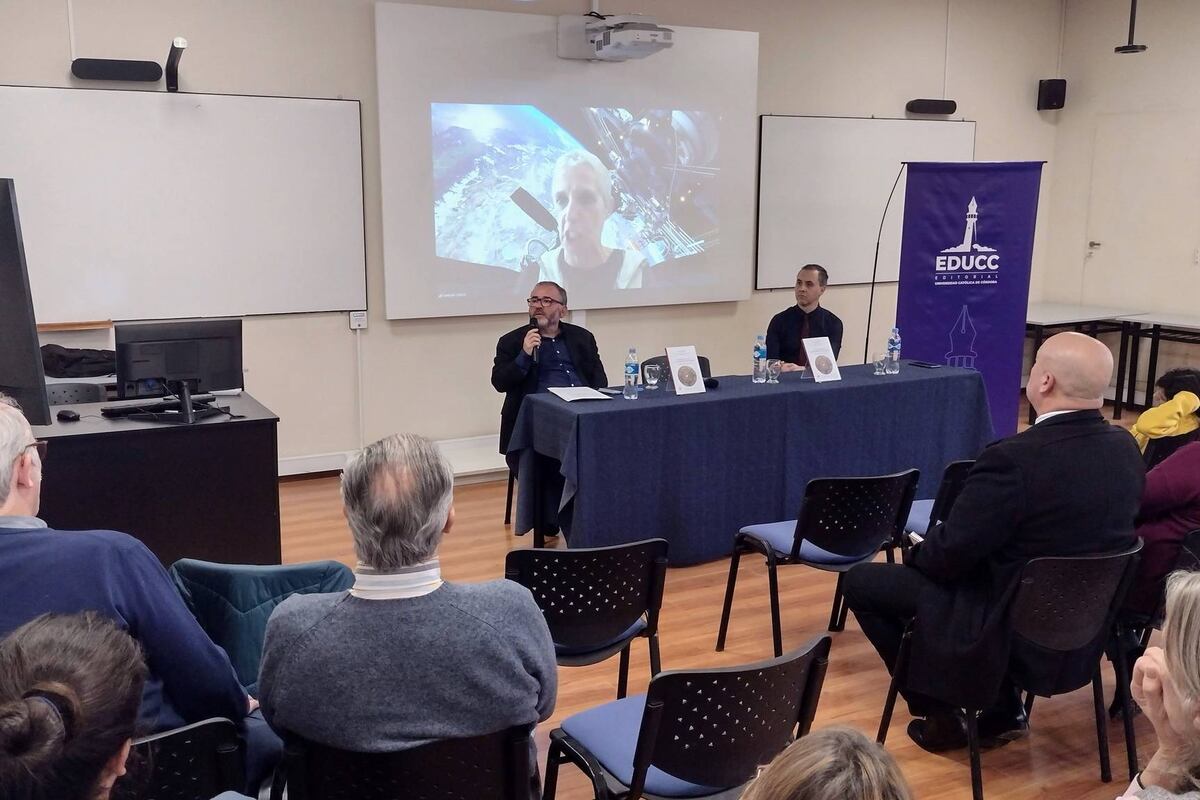 José Gabriel Funes en la presentación del libro La búsqueda de vida extraterrestre inteligente. (José G. Funes)