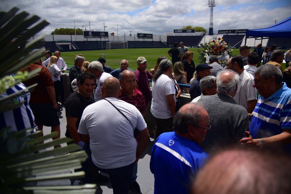 Velorio de Daniel Willington en la cancha de Talleres. (Pedro Castillo / La Voz)