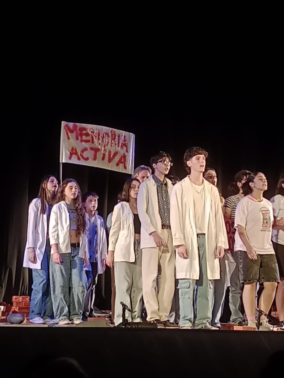 Una obra de teatro del elenco Las Palabras, evocativa del atentado de 1995, presentada por la UNRT (La Voz)