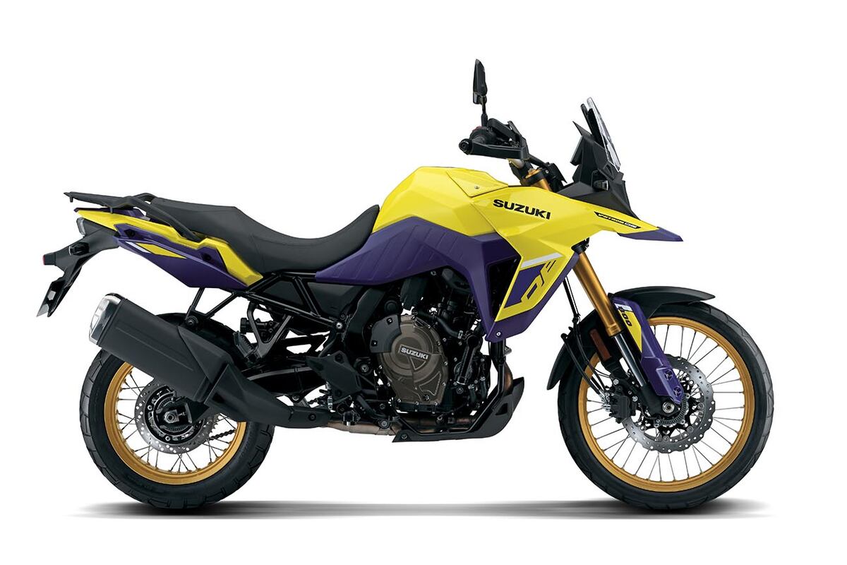 El flamante miembro de la familia V-Strom se destaca por su diseño y colores que remiten a las motos trialeras de la década del 80.