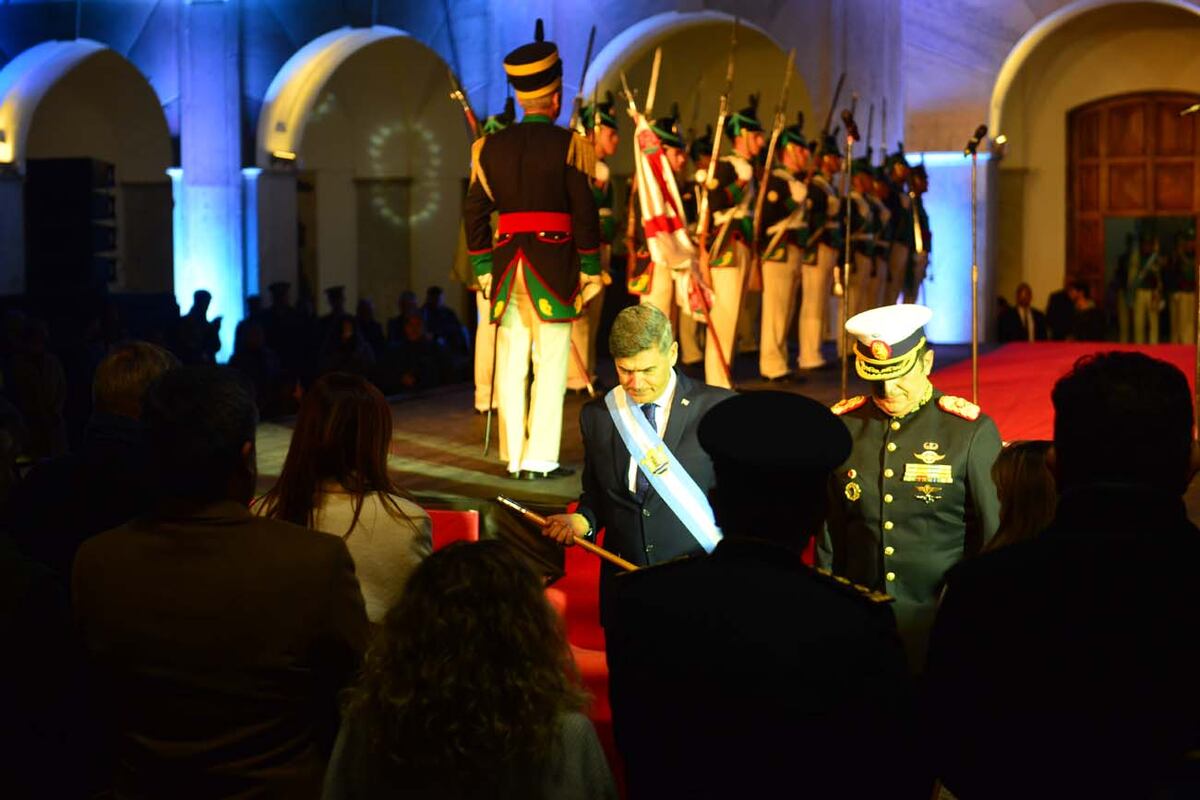 El Histórico cambio de guardia en el Cabildo, con la presencia del Intendente de la Ciudad, Daniel Passerini (Nicolás Bravo / La Voz)