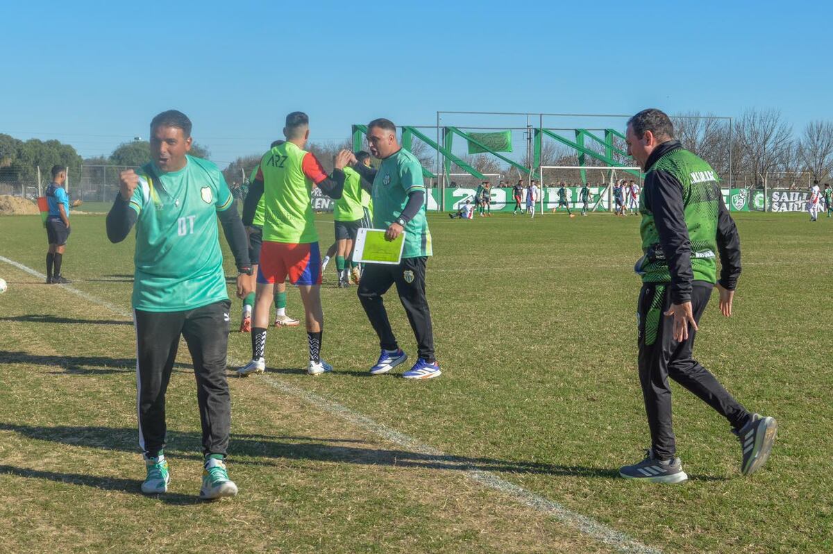 Mariano Sosa, el entrenador del sorprendente Amsurrbac en la Liga Cordobesa. (Gentileza Club Amsurrbac y Mariano Sosa).