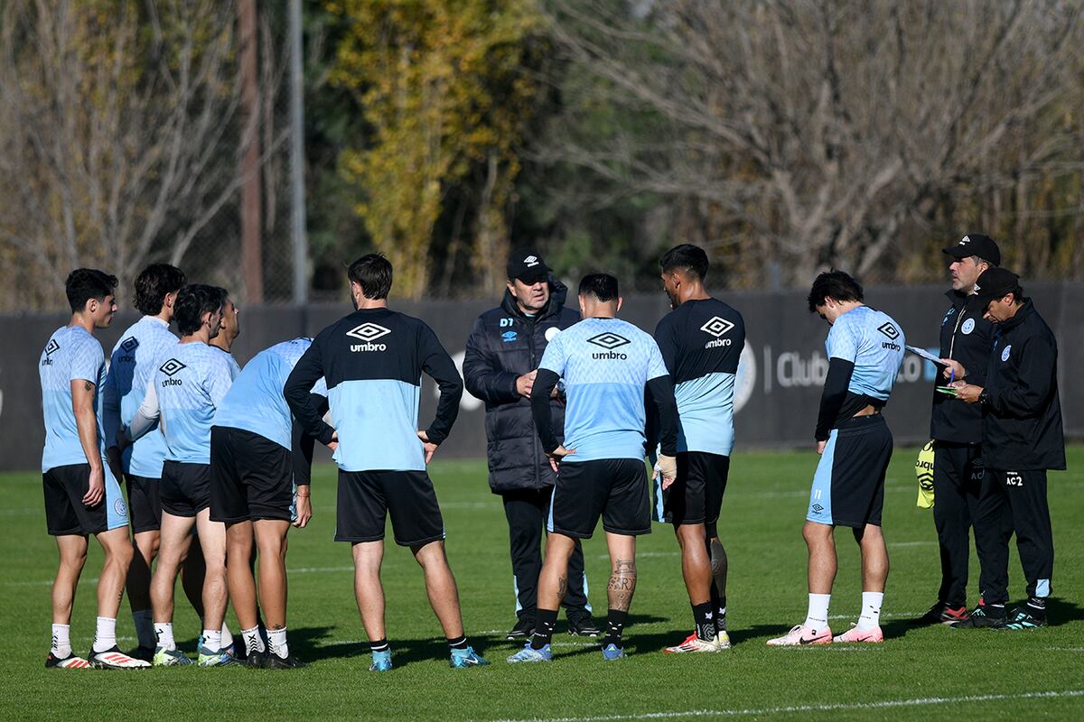 Belgrano entrena en el Predio Armando Pérez en Villa Esquiú. (Ramiro Pereyra / La Voz)