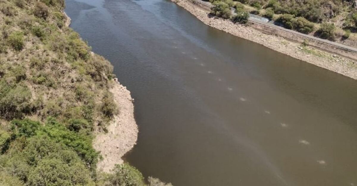 Villa Carlos Paz: qué es el fenómeno que sorprendió a vecinos en el lago San Roque